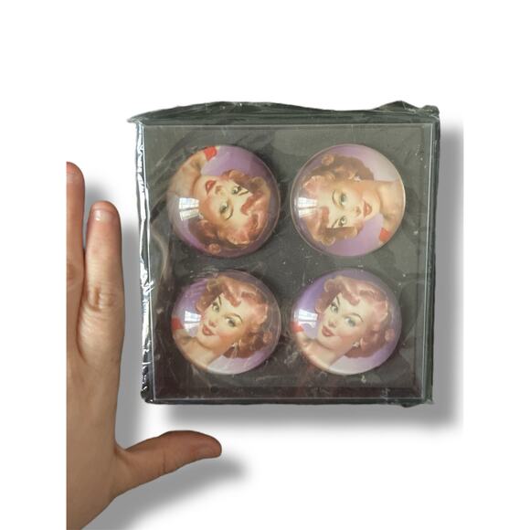 Vintage Pin-Up Girl Magnet Set – Retro Pop Art Fridge Decor (Set of 4) - Picture 2 of 4